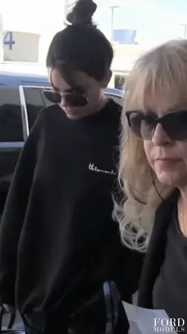 Exclusive Kendall Airport Style. fs015016/Kendall Classic/Fs016/Ff023/Kenny/KJ/Model:Kendall Jenner. @Kendall Jenner. #model #lifestylefashion #90sfashionstyle #supermodels 