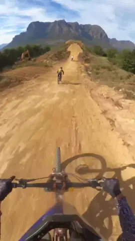 stunting in the hills,bicycle riding,#fyp #trending #video #shandoosav_1 #platnumtwinz #bicycle #stunting #hillclimb #everyone 