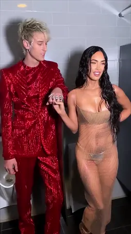 they shut down the vma’s red carpet #meganfox #machinegunkelly #mgk 