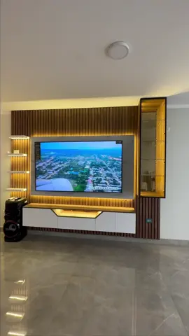 Centro de entretenimiento, muebles de melamina, de la marca @Pelíkano Oficial 🇵🇪🤩 #diseñodeinteriores #cocinasmodernas #pelikano #arquitectosentiktok #viral #fye #parati #tiktoker #peru🇵🇪 #cocinasmodernas #partido #futbol #centrodeentretenimiento #calla #ventanilla #ancon #carabayllolimaperú🇵🇪 #limametropolitana 