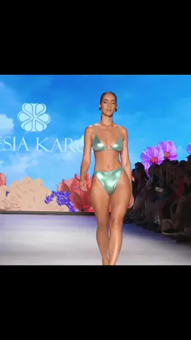 Lulu fama show  #victori #bikinibarista #fashionshows #supermodels #fashionshows ##hotgir🔥💋 #bikinishow 