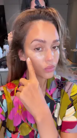 A moment for the #LA 🫶🏽 press tour glam 💋 #ProTip from @Maria Vargas-Guzman - under your eyes, use a lighter shade of concealer to brighten and a warmer one to color correct 💫#TutorialTuesday #MakeupTricks #PressTour #CleanGlam #LosAngeles 