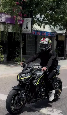 Nhân một ngày đẹp trời liệu em có muốn lên xe và ra đường cùng anh  #z1000 #kawasaki #viral 