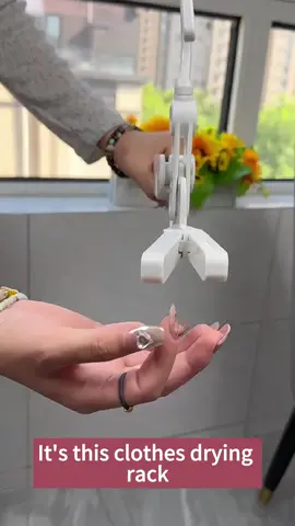 You can try this five-hole clothes drying rack when you are on a business trip or in a student dormitory. It is small, does not take up space, and is convenient and easy to use #homegoodsthings #TikTokShopCrossBorder_SEASales #tiktokshopsgsale #clothesdryingrack 