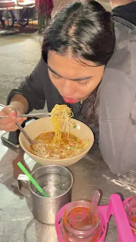 เมื่อเพื่อนเมาแล้วอยากกินก๋วยเตี๋ยว#เพื่อน #เมา #เพื่อนเมาต้องเอาไปเก็บ #ฟีด 