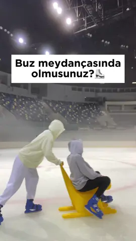 Bəs siz konki ⛸️ sürə bilirsiniz? Biz də Bakıda yeni açılmış buz meydançasına getdik və çox gözəl vaxt keçirtdik. Hər kəsə tövsiyə edirik🩵 📌1 saat sürmək + konki cəmi 20 azn. 📍Ünvan: Heydər Aliyev İdman sarayı