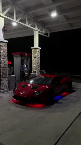 Let him cook❤️👨‍🍳💙 • • • #lamborgini #sto #cars #huracan #life #bro #red #fyp #friends #tune #huracansto #supercar #perfection #carsoftiktok #underglow 