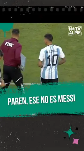 😱 Pero ese no es Messi ⚽ Durante el encuentro entre Argentina-Bolivia por las Eliminatorias de la Sudamericana, el astro argentino no entró al partido ni estuvo con su icónico número.  😂 En su lugar, la usó Ángel Correa y los espectadores lo confundieron con el capitán del equipo. Esto generó muchas risas en todos. 🏃🏻‍♂️ Y vos, ¿lo confundiste? . . . . #Argentina #Eliminatorias #fútbol #futbolargentino