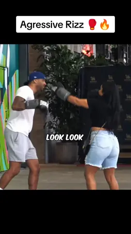 Boxing Girls to get their number 😂🔥 #rizz #rizzgod #rizzmoments #pickupline 