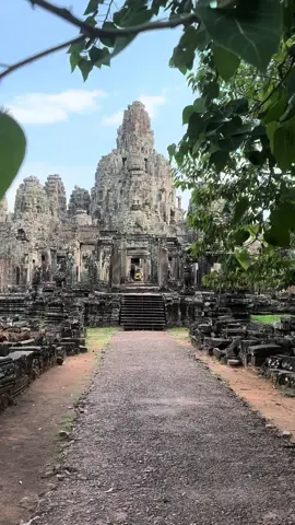Angkor Thom 🤯 #cambodia #travel #world 