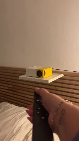 [ VIDÉO-PROJECTEUR ] 📽️ Un cinéma à domicile ça vous dit ? 🍿  J’ai opté pour le vidéo-projecteur portable PVO YG300Pro Max sur @Amazon ✅  La qualité image / son est incroyable ! 😱 On peut connecter n’importe quel téléphone, des consoles de jeux (je tape mes meilleures courses Mario sur la Switch), et même une enceinte pour amplifier le son. Le tout en wifi ! 💻📲🕹️ Petite taille, léger et facile à transporter ! 💼 Si vous cherchez un vidéo-projecteur, je vous recommande celui-ci ! Faites-vous votre propre avis grâce à ce réel 🥰 #pvo #movie #night #Home #projector #videoprojecteur #movienight #amazon #asmr 