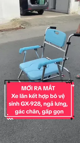 [MỚI RA MẮT] Xe lăn kết hợp ghế bô vệ sinh GX-928 - Ngả lưng, gác chân, chịu nước, gấp gọn tiện dụng bỏ vừa cốp xe Tích hợp chức năng 4 in 1: - Dùng là ghế tắm: đẩy người già từ giường vào nhà tắm để tắm. - Dùng là ghế ngồi: để ngồi nghỉ, ngồi vào bàn ăn cơm, ngồi chơi hàng ngày trong nhà. - Dùng là ghế bô: để đi vệ sinh tại chỗ với chiếc bô vệ sinh đi kèm hoặc đẩy trực tiếp vào bồn cầu để đi vệ sinh trực tiếp xuồng bồn cầu. - Dùng là xe lăn: sử dụng như một chiếc xe lăn thông thường hỗ trợ người già di chuyển trong nhà. ------------------------------------ 🦼 XE LĂN THANH TUẤN - Hiện thực hóa ước mơ di chuyển. #ghebovesinh #ghetamchonguoigia  #ghetamchonguoitaibien  #chamsocnguoigia #lucass  #xelanthanhtuan #ytethanhtuan 
