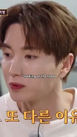 Leeteuk always makes sure his kids eat well🥺💙 #superjunior #suju #superjunior슈퍼주니어 #knights_of_the_lamp 