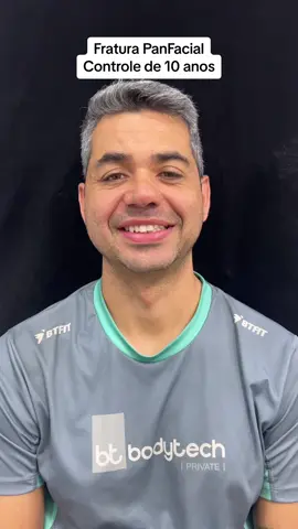 O tempo nos brinda de inúmeras formas. Compartilho com vocês esse momento incrível que foi vivenciado a poucos dia atras e  onde relembramos “agora “de uma forma descontraída e feliz um grave acidente de moto que @jorgeaugustomentor sofreu em 2013. Após 10 anos ,constatamos que o paciente evoluiu bem sem sequelas e como a vida continua , contamos com a presença da sua linda filha é um com uma bela homenagem para o Pai.