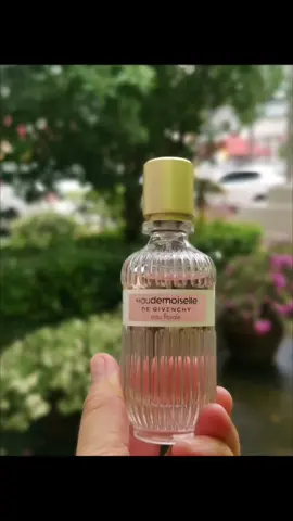 SOTD​ :  Givenchy​ Eau Demoiselle Eau Florale 🌺 Fresh​ Elegant​ ​Delicate  Alluring​ ❤️❤️ Cr.Fragrance​ by​ @FB : ทิฆัมพร เพชรปานกัน 😍🥰
