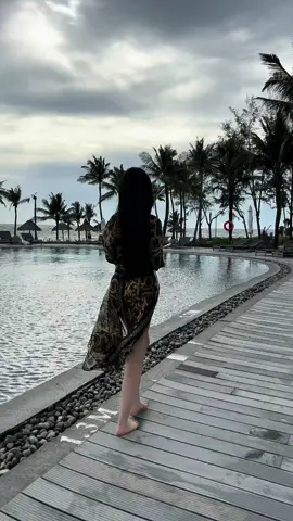 Thời tiết phú quốc thật chiều lòng người.đang nắng lại chuyển sang sắp mưa luôn🤣#bikini 