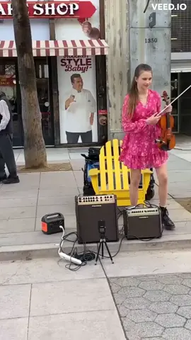 #violinist  #ucrain  #talent  #musucian #street  #streetmusi #girls  #pretty  #singer  #ladyplayer #onthestreet 