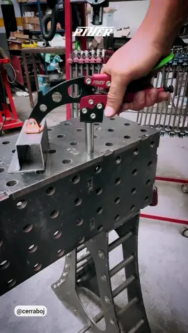 TGA 💥 Quick Auto-Adjustable Toggle Clamp 💥 Piher for #Welding Tables and #Woodworking Benches · Grapa Rápida Auto-Ajustable de PIHER para #Soldadura y trabajo en Bancos de #Carpintería · 16mm & 28mm 🕳️ Credits:@cerraboj