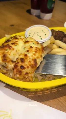 😂🫀#CapCut #Foodie #foodvlog #foodvlog #foryou #foryou #samrawaheed #funny #lahore #trending #cheesious #cheseroll 