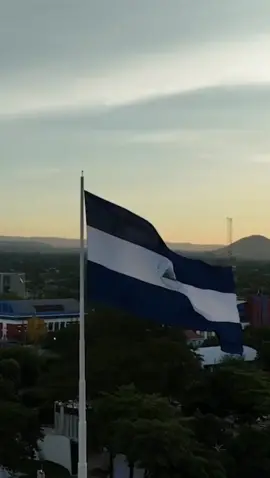 ¡Felices fiestas Patrias! ✨✊🏼🇳🇮 . . Créditos: @Alcaldía de Managua 📹 #nicaragua #fiestaspatrias #fyp #parati #bandera #amoranicaragua #fsln #uca 