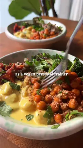 CHEESY BEANY BROCCOLI BOWL 🫘🥦@sophsplantkitchen  I’m a vegan personal trainer and this is what I eat to build muscle on an entirely plant-based diet.  This is as tasty as it is nutritious, already a firm favourite in our household and will be in regular rotation as it’s super simple to make 😋💪 PROTEIN BREAKDOWN: 27.6g - tofu 400g 15.6g - brown lentils cooked 240g 21.6g - quinoa dried 150g 37.8g - butterbeans cooked 700g 16.45g - nooch 35g 15.05g - broccoli 350g 17.28g - chickpeas cooked 240g 1-2g - 30g sundried toms   1-2g - Sprinkle of nuts/seeds INGREDIENTS & METHOD (makes three portions) are on my IG page x #highproteinvegan #veganprotein #plantbasedprotein 