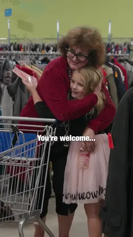 “May your feet take you far” 🥹❤️ #money #kindness #strangers #helping #family #shopping #blessing #loving 