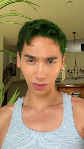 Why are the earrings like that lol #zoro #fyp 