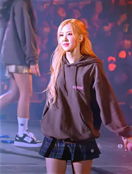 Dandelions. The Finale😞 #rosé #roses_are_rosie #roseannepark #blackpink #bornpink #fyp #viral #bornpinkseoul #thefinale #seoul #blackpinkfinale #karmiquex  dt.@fkeditz._ belated happy birthday!!!<33