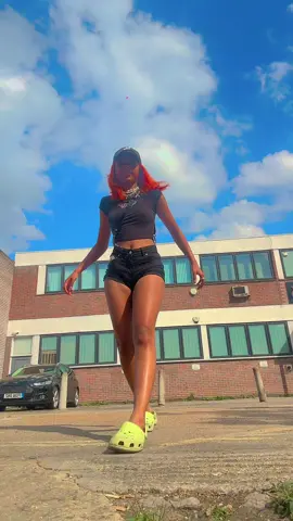 My legs just want to do this dance?! @dj_tshegu #fyp 
