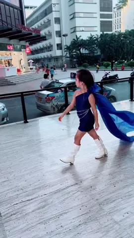 Diễn vài đường catwalk cùng con chiều thu hà nội nhé 😘 #CAticattien🌹 #master2023bytiktok #embecatwalk 
