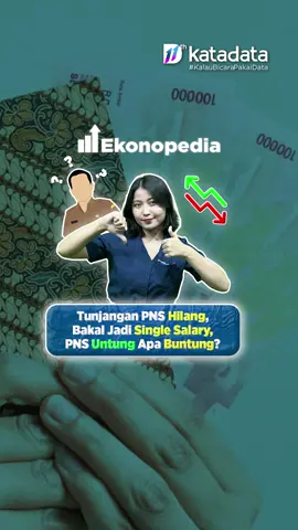 Konsep kebijakan reformasi sistem pensiun dan gaji tunggal (single salary) bagi Aparatur Sipil Negara (ASN) pada 2024. Badan Kepegawaian Negara (BKN) menjelaskan desain single salary merujuk pada sistem gaji di mana ASN hanya akan menerima satu jenis penghasilan yang merupakan gabungan berbagai komponen penghasilan. Single salary system yang diterapkan terdiri atas unsur jabatan (gaji) dan tunjangan (kinerja dan kemahalan). Direktur Eksekutif Institute for Development of Economics and Finance (INDEF) Tauhid Ahmad menilai kebijakan single salary dapat memberikan peningkatan pendapatan secara umum kepada pegawai ASN, Tentara Nasional Indonesia (TNI), dan Kepolisian Republik Indonesia (Polri). Selain itu,  setiap pegawai akan menerima jumlah yang pasti.  Seperti apa skema single salary? Simak  video sampai habis ya! #singlesalary #pns #gajipns #Gaji Pns Sekaligus Tunjangan #gajitunggal #gajitunggalpns #asn #katadatacoid #kalaubicarapakaidata #viral #videoviral #fyp #fypシ 