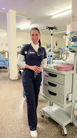 Arrume-se comigo com o meu scrub favorito da @dra.cherie  APROVEITE O CUPOM DE DESCONTO pra vocês, é só colocar CHERIELOVER na aba de cupom na hora da compra e vc já terá R$ 40,00 de desconto nas compras acima de R$ 300,00.  Cupom válido por tempo limitado #DeusNoComando #Publicidade #Dracherie #EnfermeiraEmAcao #EnfermeiraEmAção #Samuzeiro #Samuzeira #Aph #PrimeirosSocorros #enfermagempvh #PortoVelho #Ariquemes #SBV #PCR #ACLS #Enfermeira #TecnicoDeEnfermagem #Bombeiros #SAMU #SAMURO #NURSE
