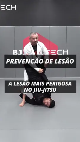Você sabe qual a lesão mais perigosa do jiu-jitsu? É de extrema importância entender alguns cuidados no jiu-jitsu para evitar situações que possam levar à uma lesão cervical, FIQUE ATENTO aos seu alunos ou colegas de treino para que todos estejam conscientes dos riscos desses movimentos. Quer acelerar sua evolução estudando jiu-jitsu online? Acesse hoje mesmo nossa plataforma e venha fazer parte da nossa comunidade! Estude Jiu-jitsu! Estude com a @bjjprotech #bjjprotech  #jiujitsu  #bjj  #ibjjf  #brazilianjiujitsu  #jiujitsulifestyle  #bjjlifestyle  #artesuave  #faixapreta  #blackbelt  #cbjj