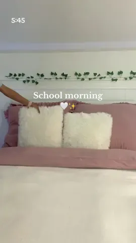 School morning routine🤍✨ #school #morning #routine #schoolmorning #aesthetic #preppy #productive @Kika 🤍🤍 @nenaa🧖🏽‍♀️🍵🧘🏽‍♀️ 