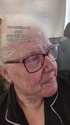 Old age filter.. listening to great grandkids #funny #filter#oldagefilter #twodozenroses #song #country 