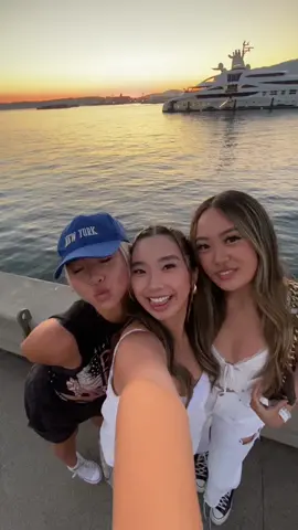 another day another vlog! #vancouvervlog #shipyardsnightmarket #vintageclothes #vintagepopupshop 