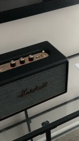 Obsessed w/ this bluetooth speaker! 📻🖤 #marshall #marshallactoniii #marshallspeakers #marshallspeaker #bluetoothspeaker #acton3 #aesthetic #aestheticvideos #modernhome #minimalisthome #foryou #foryouhome #howweroll 