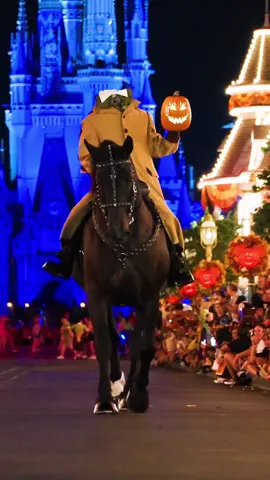 The headless horseman is here! 🎃  #disney #halloween #disneytiktok #distok #headlesshorseman #halloween2023 #fall #autumn 