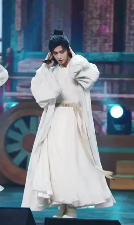 Lý Liên Hoa nhảy queen card 🤭 #thanhnghi #成毅 #thànhnghị #chengyi #phim #liênhoalâu #莲花楼 #lienhoalau 