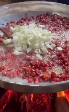 Quem gosta de uma boa farofa?😋🎶 #sextamosmodao #comidacaipira #farofa #music #vidasimples #fazenda #fogaoalenha #nalida #roça #aquionossoalimentoeagentequemfaz #zenetoecristiano #🎶 #🇧🇷 #modacaipira #simplicidade #comidasimples 