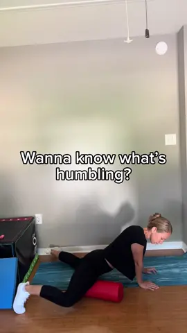It hurts so goood #foamrolling #prerunroutine #hippain #lowbackpain #foamroll #runningtips #weakglutes #runtokcommunity 