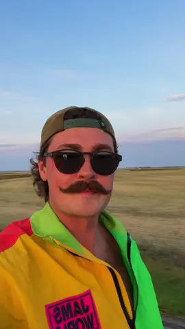 Imagine it! #transition #sunset #rollerblading #mustache #muzzymade 