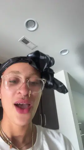 LMAOAOA TIK TOK IM 23 !!