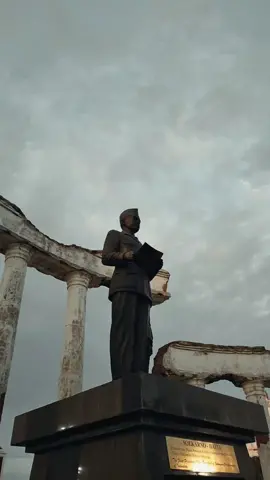 Monumen Tugu Pahlawan, Surabaya Shaky banyak ngaruh 🥴 #photography #videography #traveltiktok #surabaya 