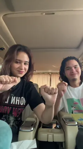 rocker disuruh joget beginilaahhhhhh wkwkwkkwkw maap ya sayang @Dul Jaelani 😂😂 #tiktoktainment 