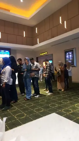 antri beli tiket gaes... #bioskopindonesia #airmatadiujungsajadah #rantauprapatlabuhanbatu #fypシ゚viral 