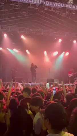 Enamórate, nos morimos igual #depresiónsonora #gasolinaymechero @catalina:/ 