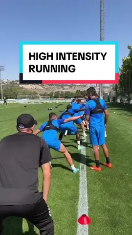 HIGH INTENSITY RUNNING #futboll #soccerlife #Soccer #coaching #soccerdrill #training #workout One of my favorite HIIT Run. Here we have specific defensive movement, when you control the opponent with your hand y + that explosion by turning accelerating and changing direction.Doing this exercise during the 30