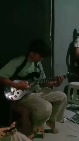 Apa nih? #coversong #intro #premanpensiun #fingerstyle 