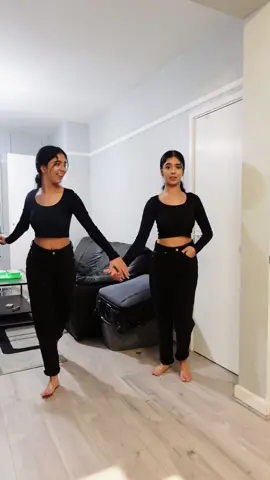 Chaleya🤍#teamvleenam #mirrortwins #twin #twins #DancersOfTikTok #trending #dance #tiktokuk #uktwins #twinsoftiktok #tiktokpakistan #tiktokindia #tiktokafghan #tiktokpunjab #dancing #trend #chaleyateriore #chaleya #jawan #shahrukhkhan 